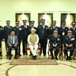 राज्यपालांच्या हस्ते अग्निशमन सेवा सप्ताहाचे उदघाटन  मुंबईतील 12 अग्निशमन अधिकारी,जवानांना राष्ट्रपती पदके प्रदान